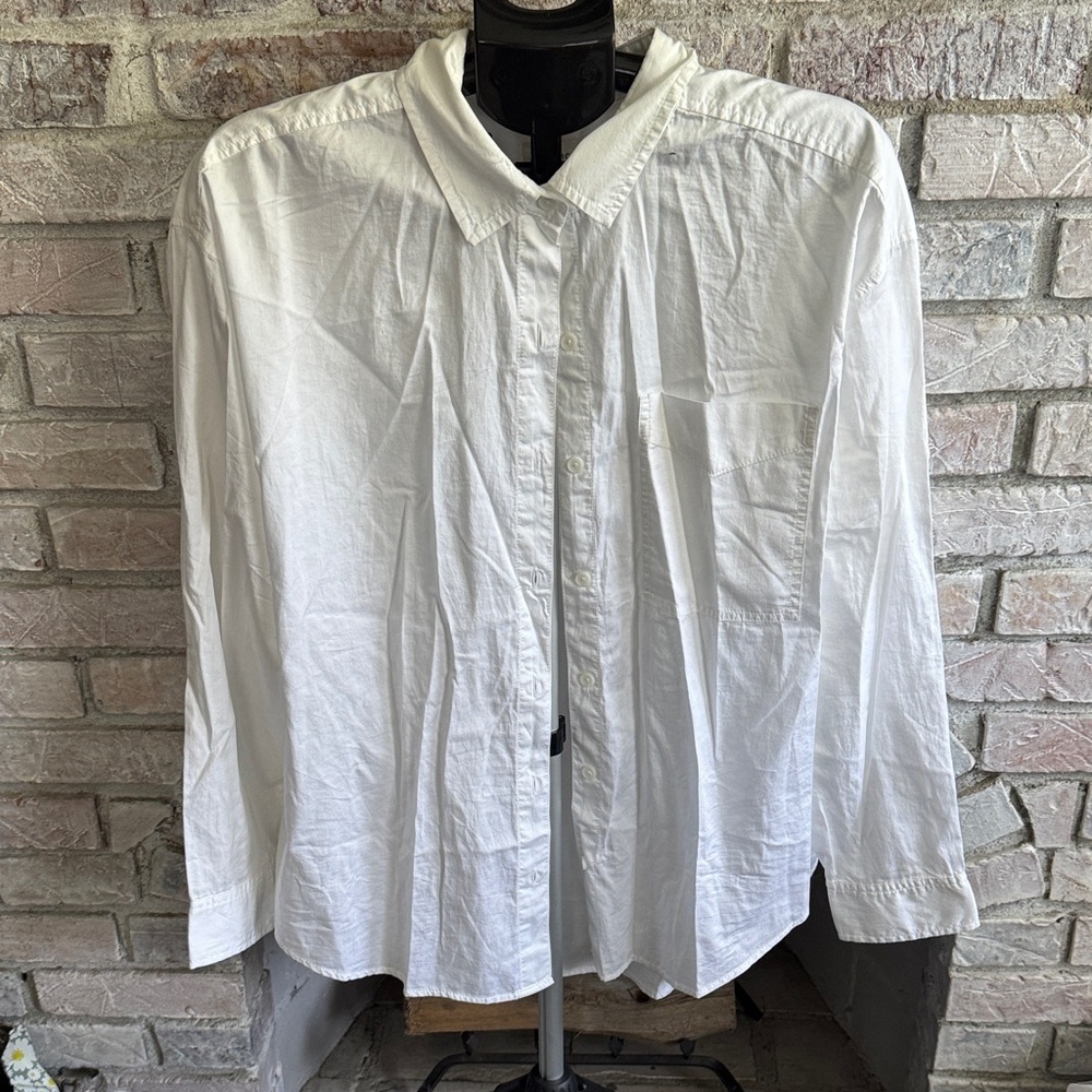 American Eagle Outfitters White Shirt